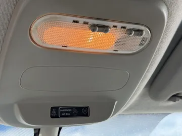 Car image 32
