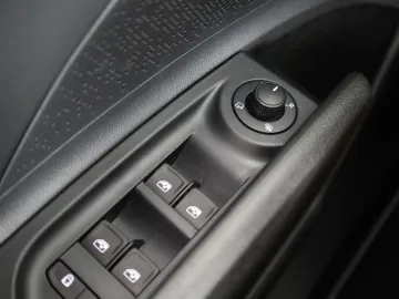 Car image 33