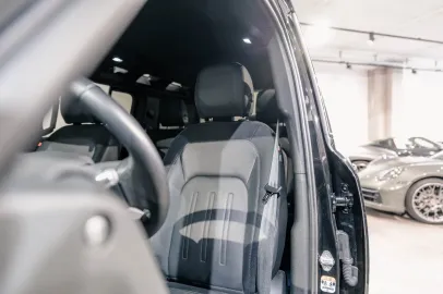 Car image 30