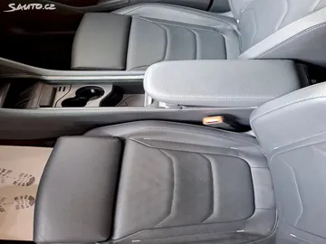 Car image 42
