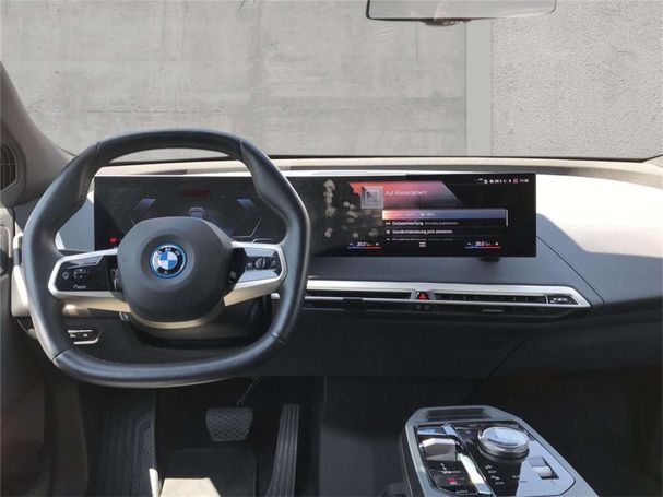 BMW iX xDrive40 240 kW image number 10