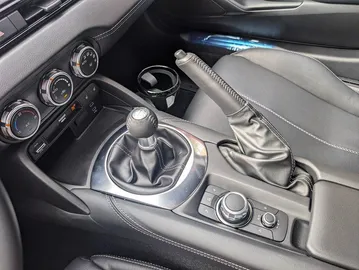 Car image 27