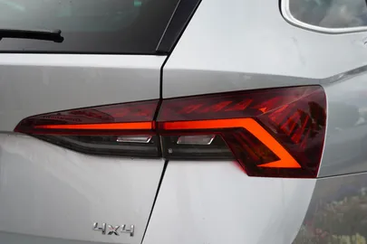 Car image 43