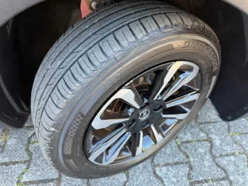 Car image 34