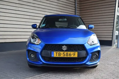 Car image 3