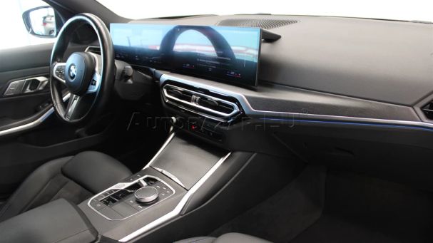 BMW 320d Touring xDrive 140 kW image number 12