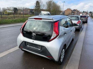 Car image 3