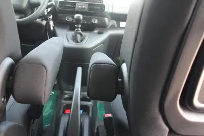 Car image 25