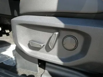 Car image 36