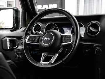 Car image 43