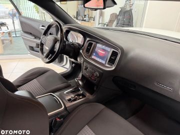 Car image 32