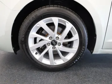 Car image 29
