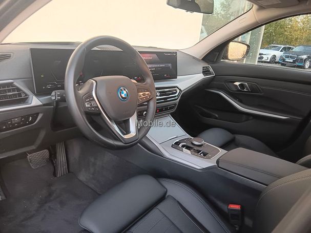 BMW 330 e Touring 215 kW image number 14