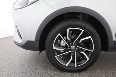 Car image 30