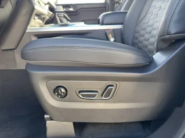 Car image 27