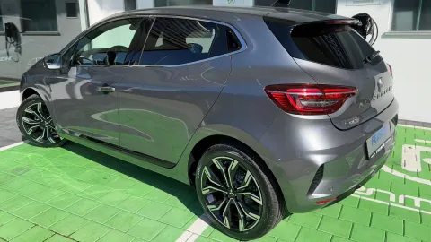 Car image 2