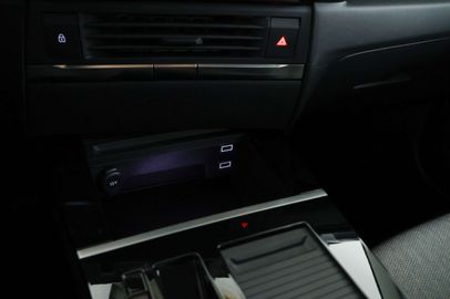 Car image 28