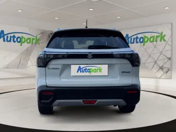 Car image 5