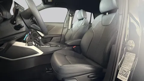 Car image 27