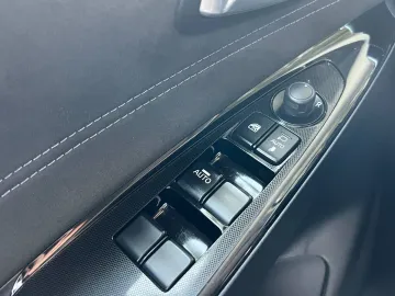 Car image 34