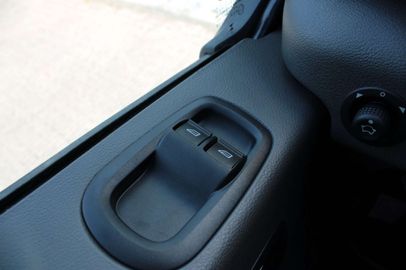 Car image 33