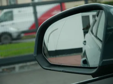 Car image 28