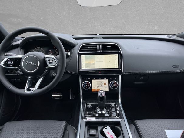 Jaguar XE R-Dynamic 150 kW image number 5