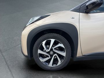Car image 21