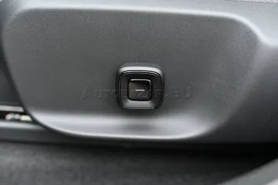Car image 36