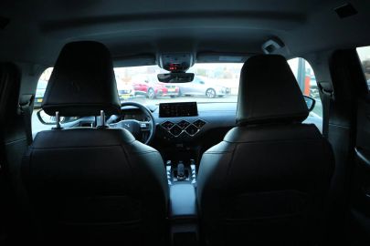 Car image 40