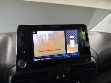 Car image 23