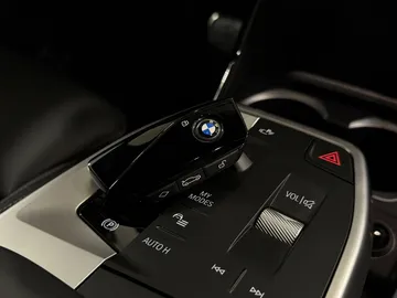 Car image 32