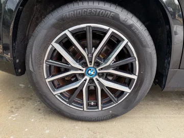 Car image 40