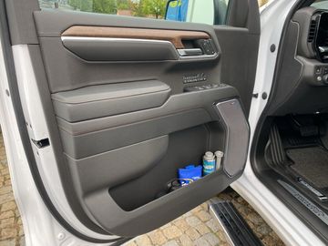 Car image 21