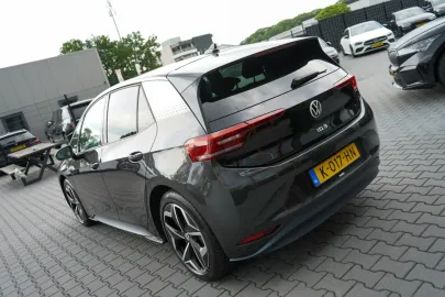 Car image 45