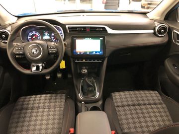 Car image 11