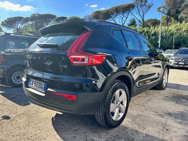 Volvo XC40 1.5 T2 Momentum 95 kW image number 3