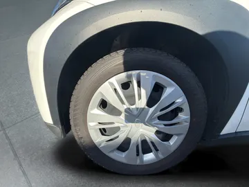 Car image 21