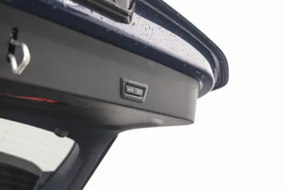 Car image 32
