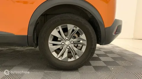 Car image 20