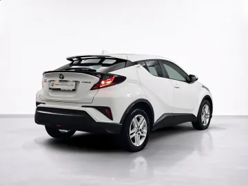 Car image 4