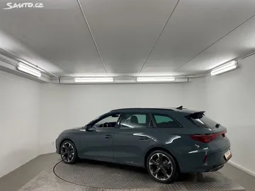 Car image 32