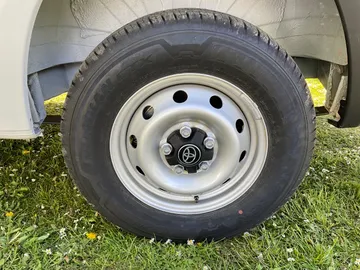 Car image 24