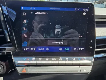 Car image 32