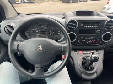 Car image 15