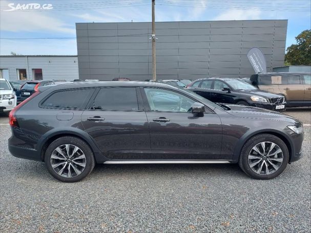 Volvo V90 Cross Country B4 AWD 145 kW image number 4