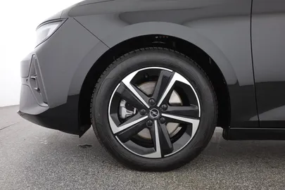 Car image 32