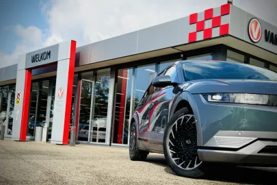 Car image 3