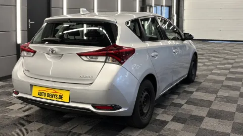 Car image 5