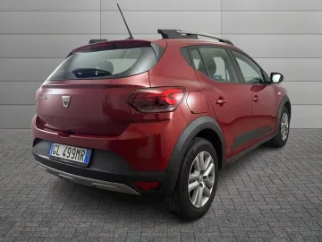 Car image 4